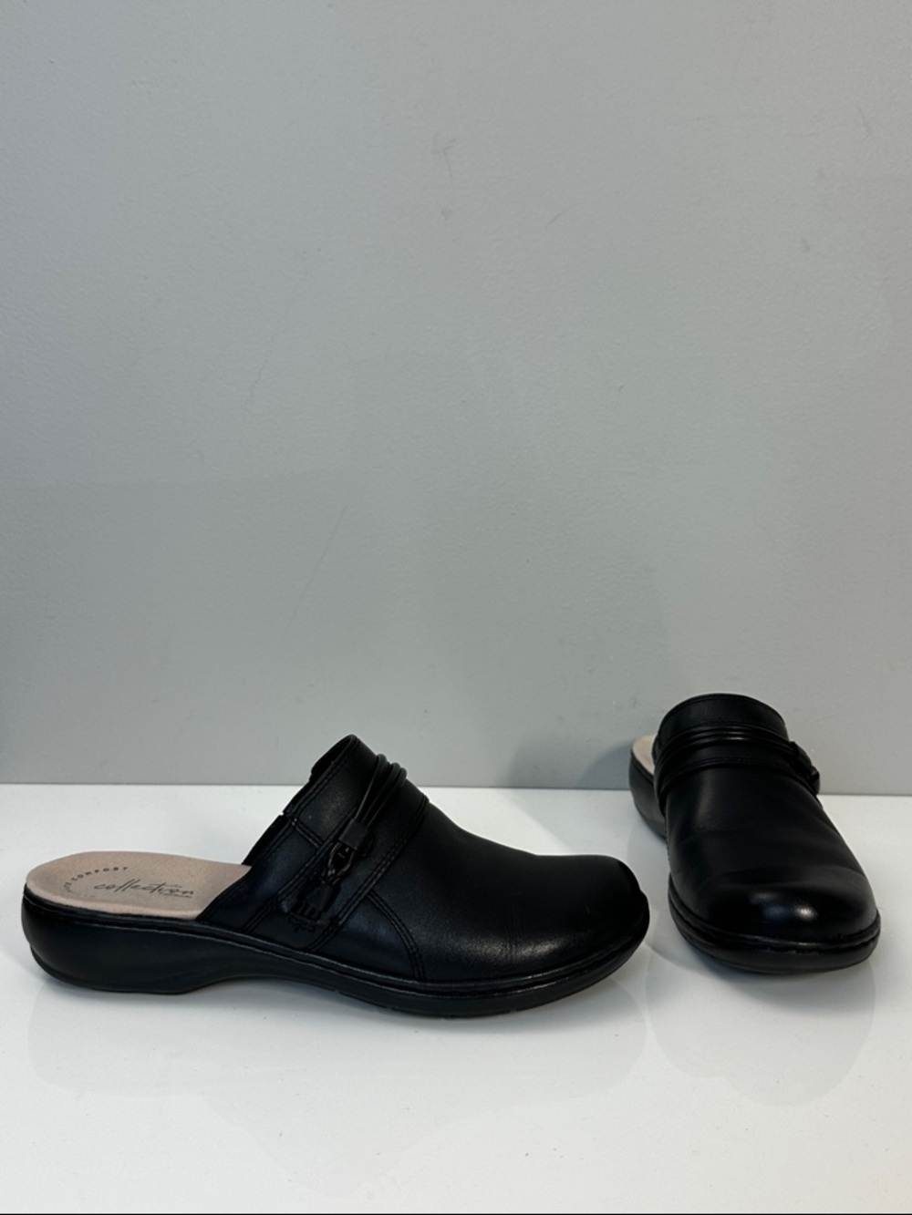 Clarks Leisa Clover Black Leather Comfort Mules Size 7.5